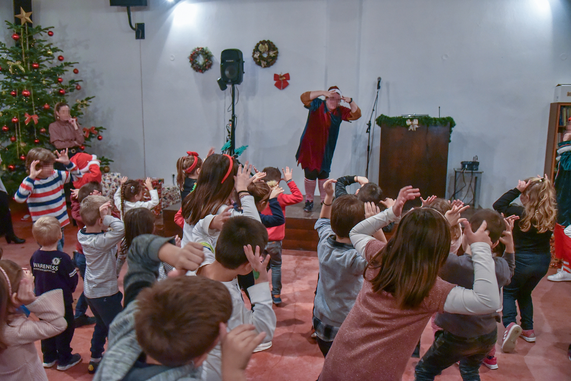 Christmas celebration for employees' children in Grecian Magnesite
