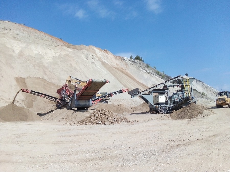 Old RoM magnesite beneficiation with mobile screening and magnetic separation units at Grecian Magnesite