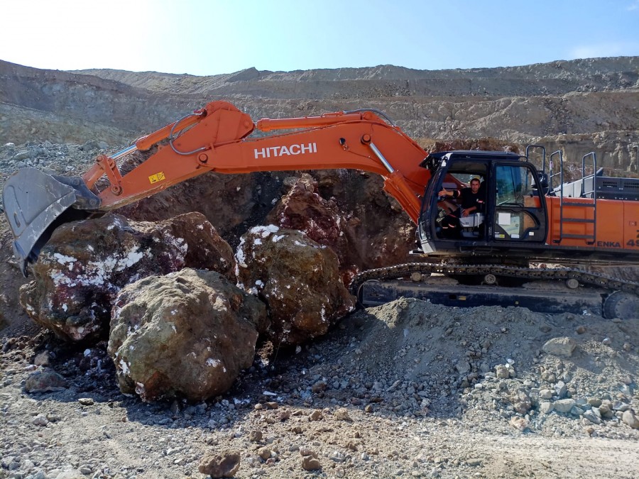 Mining potato type Magnesite in Akdeniz Sazlik pit